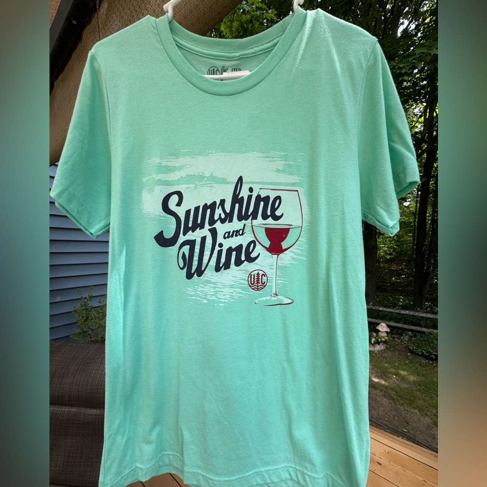 Unsalted coast, Sunshine and Wine Graphic Tee - Mint Green